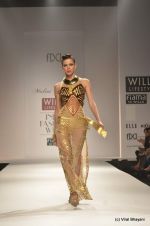 Model walk the ramp for Malini Ramani Show at Wills Lifestyle India Fashion Week 2012 day 4 on 9th Oct 2012 (67).JPG